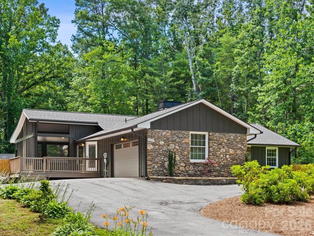 26 Glen Cove Road, Arden, NC 28704