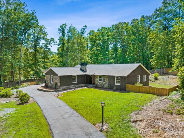 26 Glen Cove Road, Arden, NC 28704