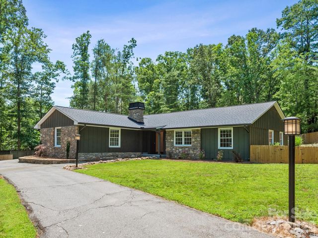 26 Glen Cove Road, Arden, NC 28704