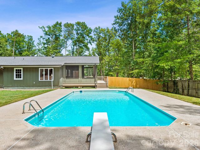 26 Glen Cove Road, Arden, NC 28704