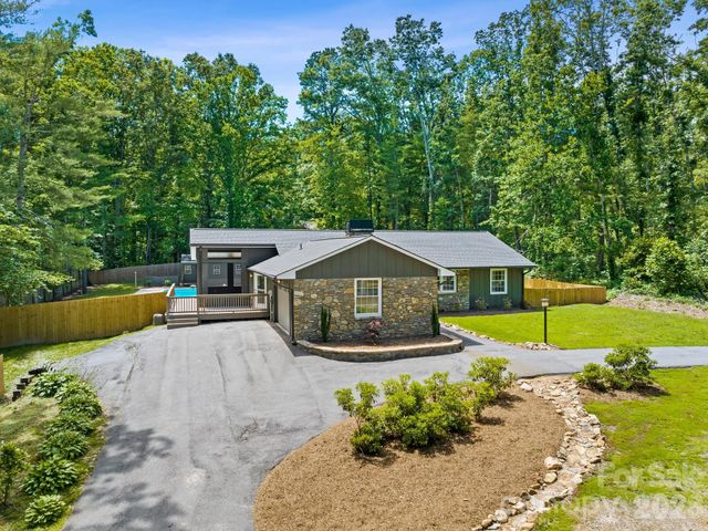 26 Glen Cove Road, Arden, NC 28704