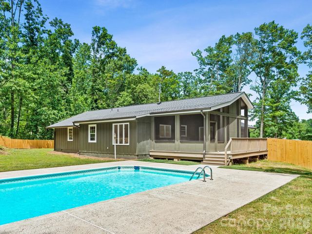 26 Glen Cove Road, Arden, NC 28704