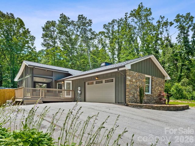 26 Glen Cove Road, Arden, NC 28704
