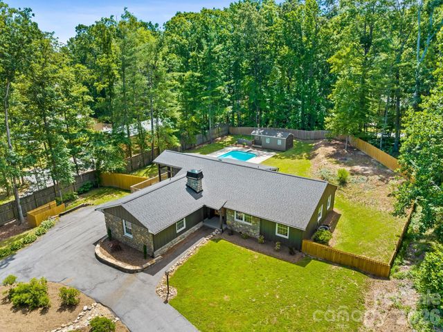 26 Glen Cove Road, Arden, NC 28704