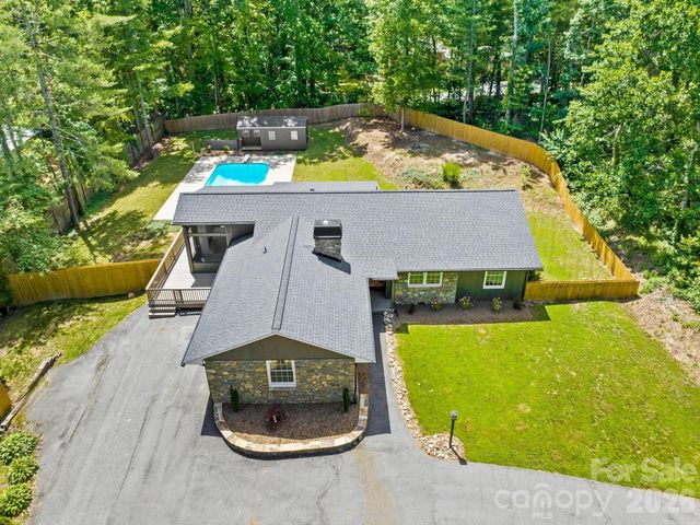26 Glen Cove Road, Arden, NC 28704