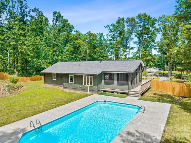 26 Glen Cove Road, Arden, NC 28704