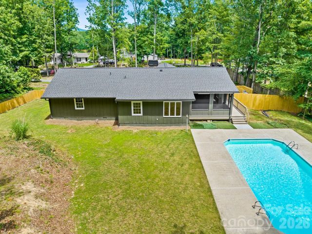 26 Glen Cove Road, Arden, NC 28704