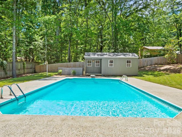 26 Glen Cove Road, Arden, NC 28704