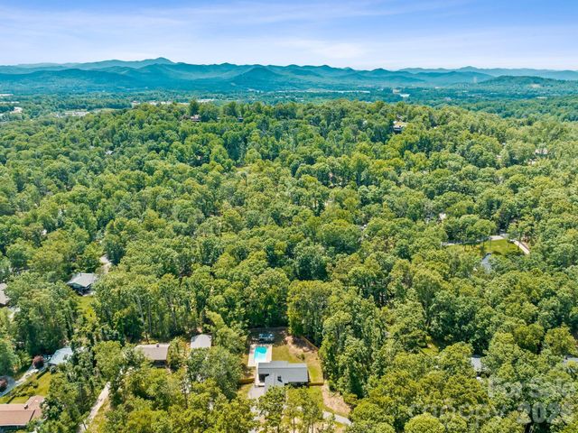 26 Glen Cove Road, Arden, NC 28704