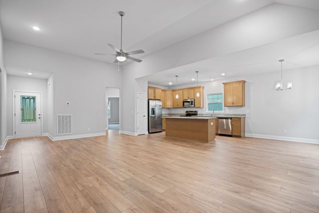 3622 Westlake Dr, Clarksville, TN 37040
