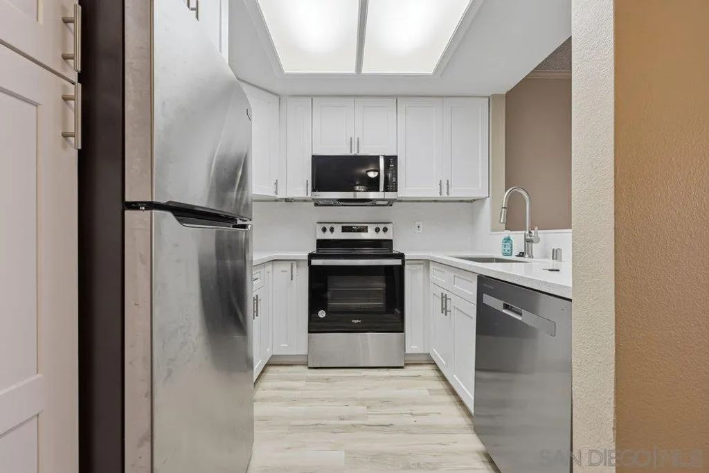 5865 Friars 3212, San Diego, CA 92110