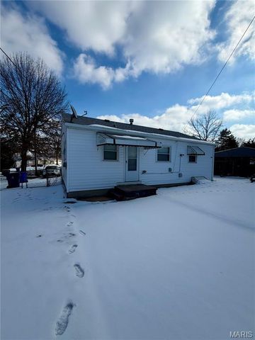 9618 De Porres Lane, St Louis, MO 63114