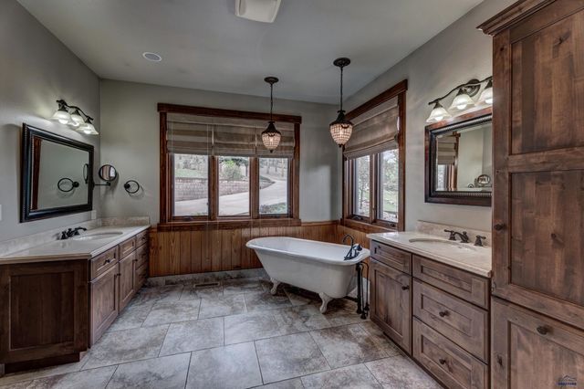 5730 WILDWOOD DR, Rapid City, SD 57702
