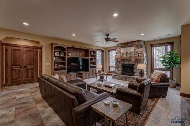 5730 WILDWOOD DR, Rapid City, SD 57702
