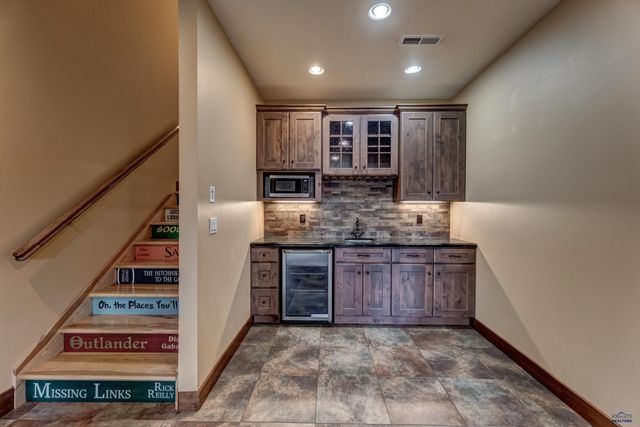 5730 WILDWOOD DR, Rapid City, SD 57702