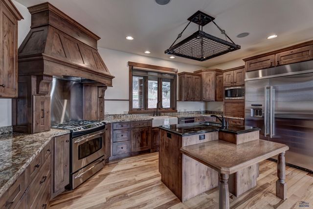 5730 WILDWOOD DR, Rapid City, SD 57702