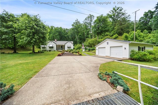 6172 State Rte 34 S, Hurricane, WV 25526