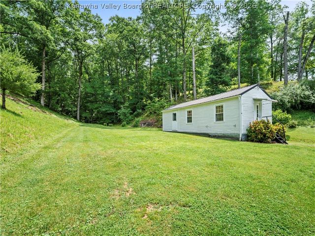 6172 State Rte 34 S, Hurricane, WV 25526