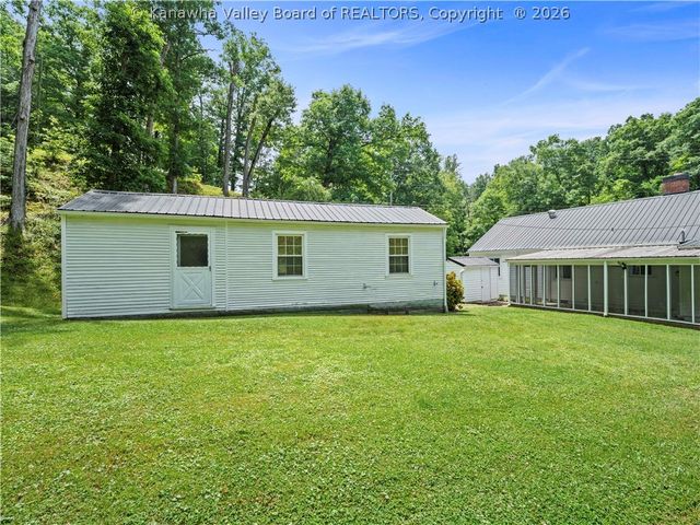 6172 State Rte 34 S, Hurricane, WV 25526