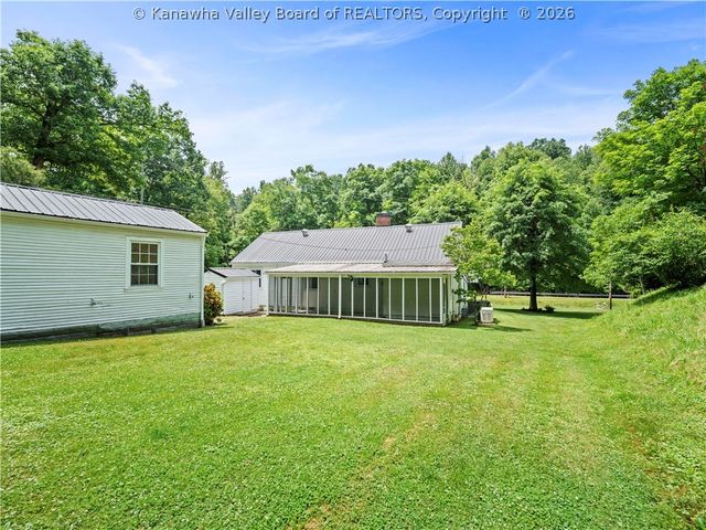 6172 State Rte 34 S, Hurricane, WV 25526