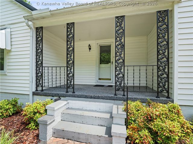 6172 State Rte 34 S, Hurricane, WV 25526