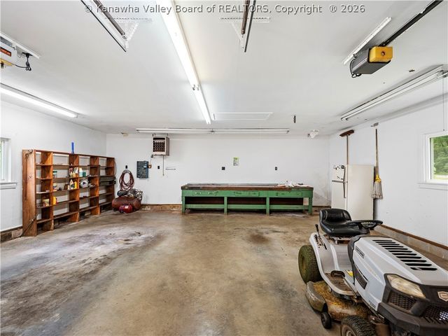 6172 State Rte 34 S, Hurricane, WV 25526