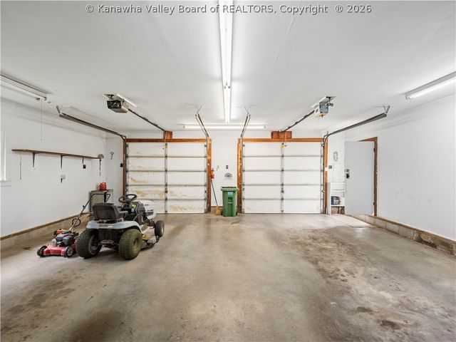 6172 State Rte 34 S, Hurricane, WV 25526