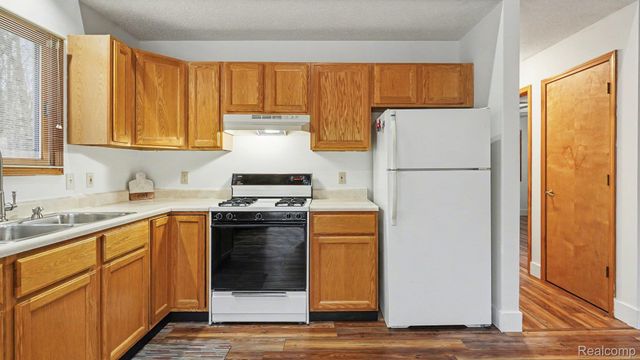 301 W Fike Road, Edenville Township, MI 48657