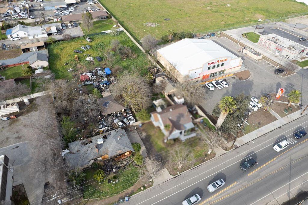 Image 1 of property listing at 2020 W Olive Avenue, Fresno, CA 93728