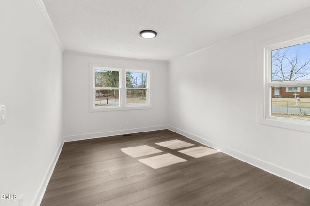 804 NW Lakecrest Drive, Fayetteville, NC 28301