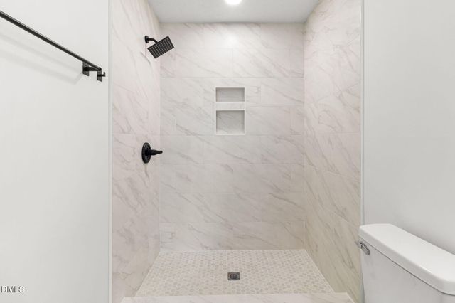 804 NW Lakecrest Drive, Fayetteville, NC 28301