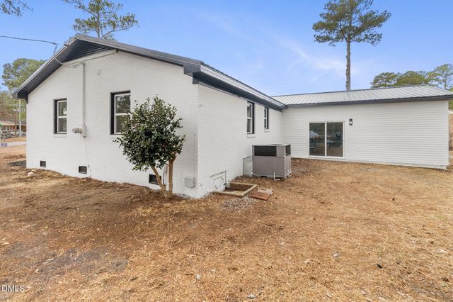 804 NW Lakecrest Drive, Fayetteville, NC 28301