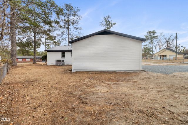 804 NW Lakecrest Drive, Fayetteville, NC 28301