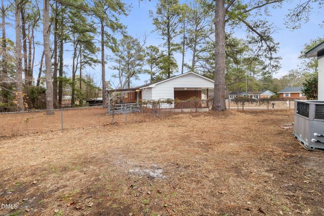 804 NW Lakecrest Drive, Fayetteville, NC 28301