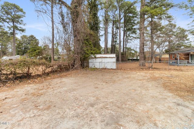 804 NW Lakecrest Drive, Fayetteville, NC 28301