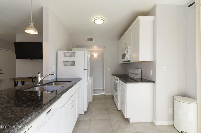 1530 S Columbus Blvd Apt 8, Tucson, AZ 85711