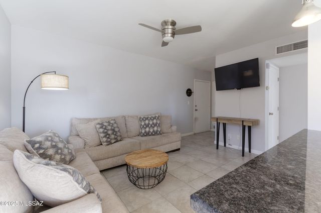 1530 S Columbus Blvd Apt 8, Tucson, AZ 85711