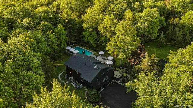 4 Moonstone Road, New Paltz, NY 12561