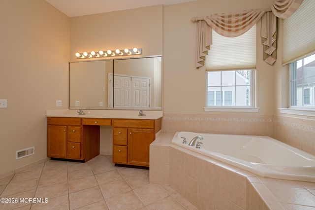 3 Hogan Way, Monroe, NJ 08831