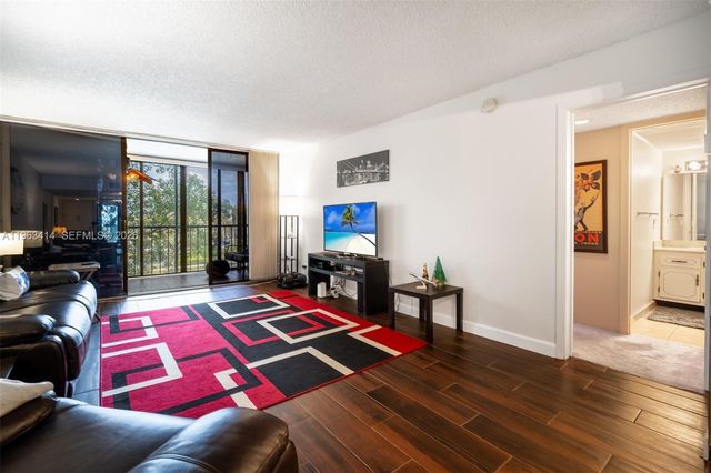 16475 Golf Club Rd 307, Weston, FL 33326