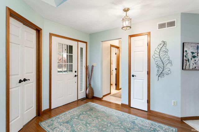 53608 Arrowwood Drive, Elkhart, IN 46514