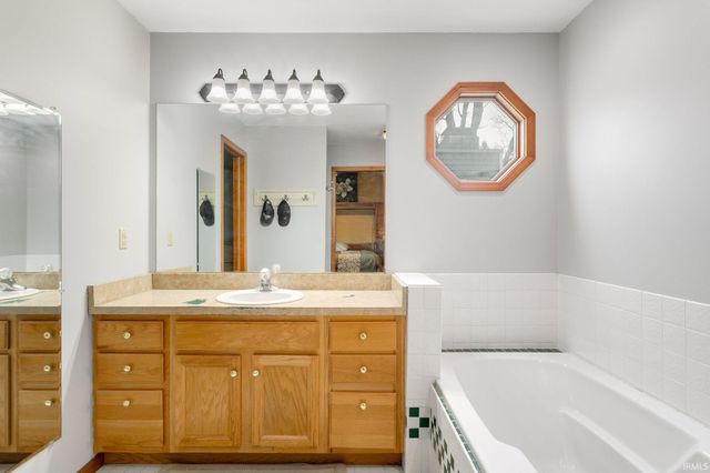 53608 Arrowwood Drive, Elkhart, IN 46514