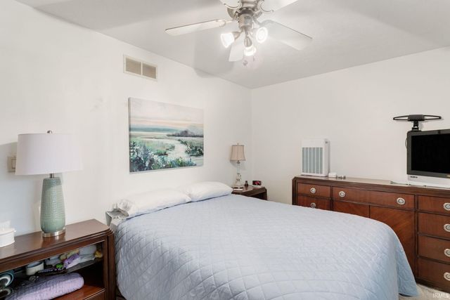 53608 Arrowwood Drive, Elkhart, IN 46514