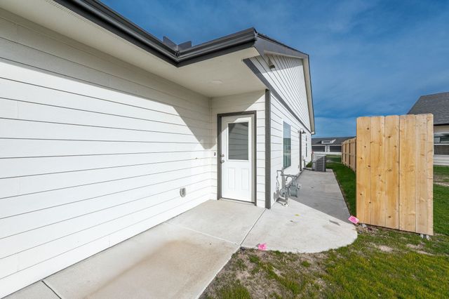 820 S Jay St, Valley Center, KS 67147