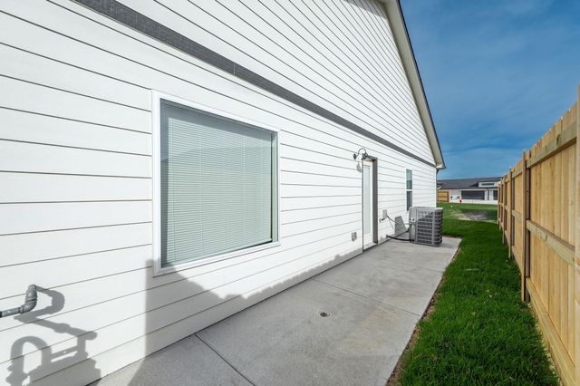 820 S Jay St, Valley Center, KS 67147