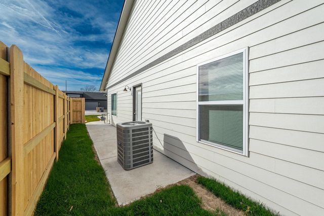 820 S Jay St, Valley Center, KS 67147