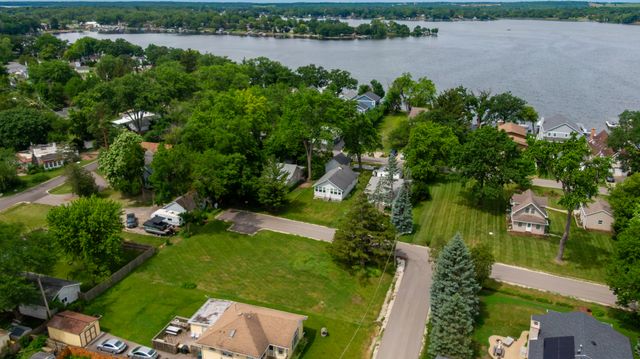 25063 W 3rd Street, Antioch, IL 60002