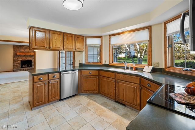 2441 W Bent Oak Circle, North Canton, OH 44720