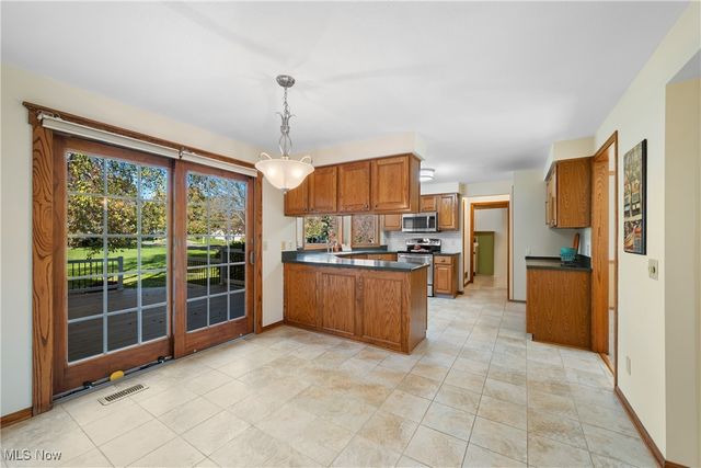 2441 W Bent Oak Circle, North Canton, OH 44720