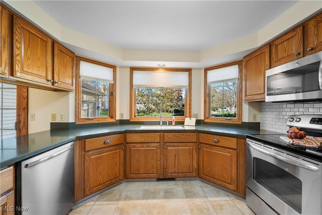 2441 W Bent Oak Circle, North Canton, OH 44720